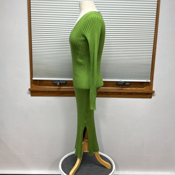 A New Day NWT Green V-Neck Long Sleeve Ribbed Stretchy Sweater Midi Dress - Picture 8 of 13